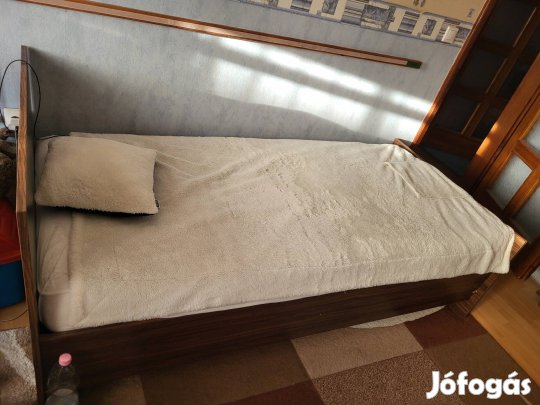 Ágy matraccal 90x200