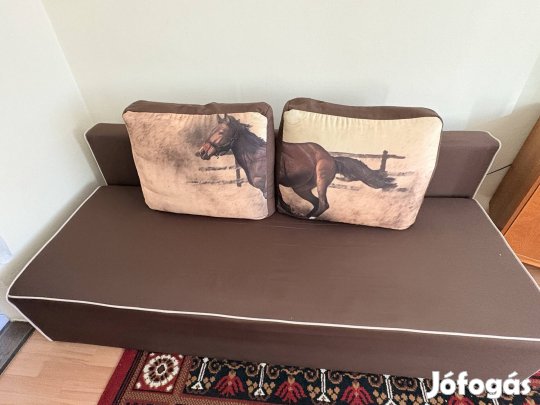 Ágyazható ágyneműtartós kanapé