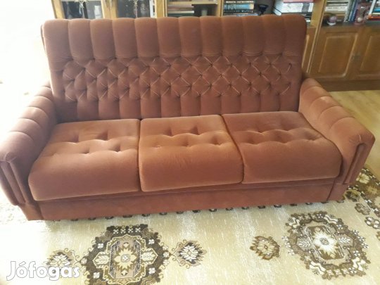 Ágyazható kanapé és két görgős fotel