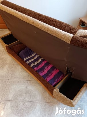 Ágyazható kanapé kettő darab fotellal eladó. 