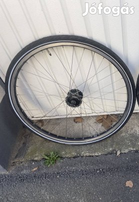 Agydinamós 28" hibátlan komplett első kerék