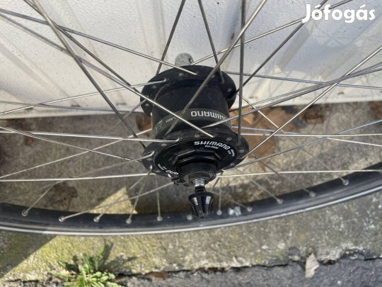 Agydinamós hibátlan komplett 28" első kerék olcsón