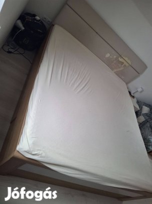 Ágykeret ágyráccsal, ágynemű tartóval, matrac nélkül