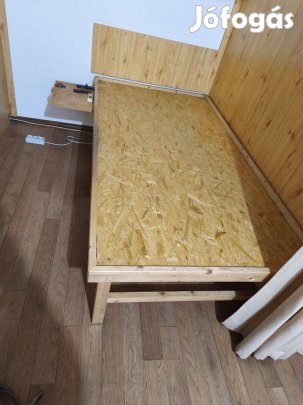 Ágykeret falap ágyráccsal