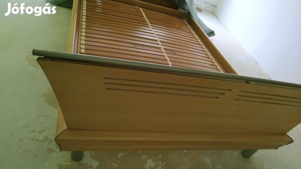 Ágykeret olcsón eladó 140×200 + kis asztal