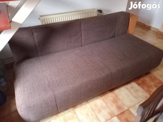 Ágynemütartós divány