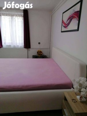 Ágyneműtartós franciaágy