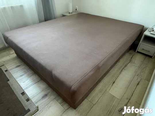 Ágyneműtartós franciaágy