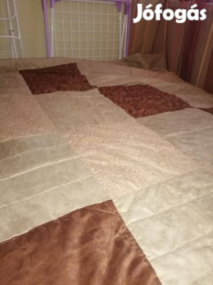 Ágytakaró 2 db díszpárnával