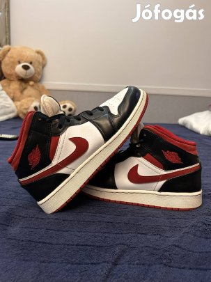 Air Jordan 1 Mid Gym Red Black White