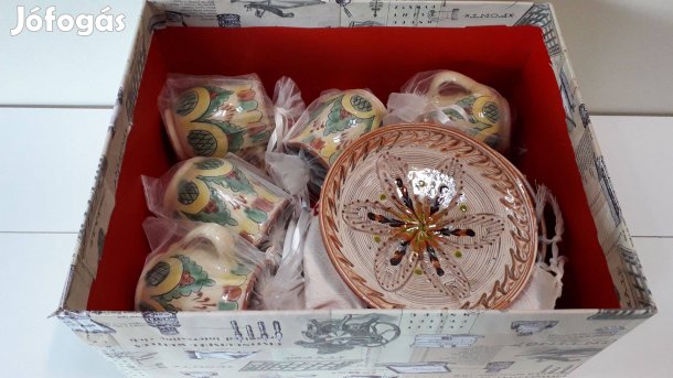 Ajándékba kapott, vadonatúj Andronie tányérvirágok csuprokkal