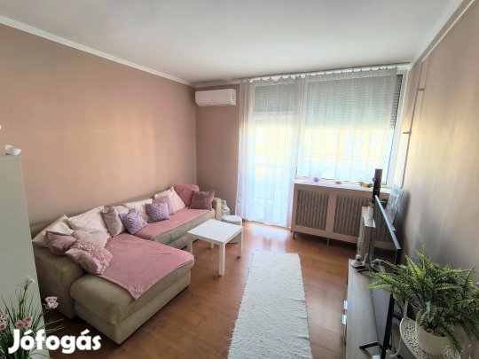 Ajka, Ifjúság utcai erkélyes lakás