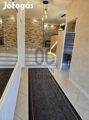 Ajka belvárosában, a Hotel Ajka Üzletház emeletén 300 nm egyben vagy h