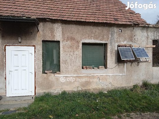 Ajkai 44 nm-es lakás eladó