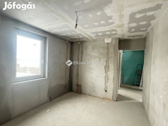 Ajkai 48 nm-es lakás eladó