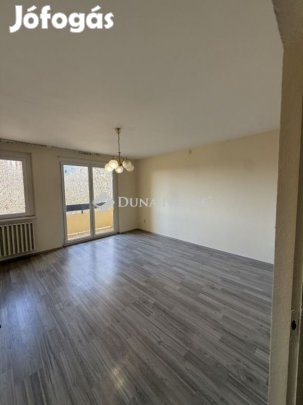Ajkai 54 nm-es lakás eladó