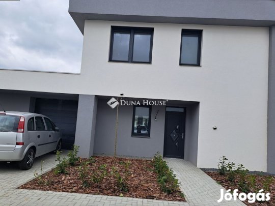 Ajkai 89 nm-es ház eladó