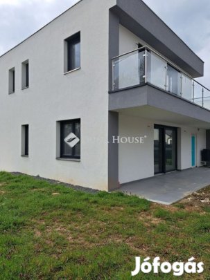 Ajkai eladó 104 nm-es ház