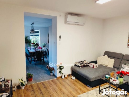 Ajkai eladó 76 nm-es ház