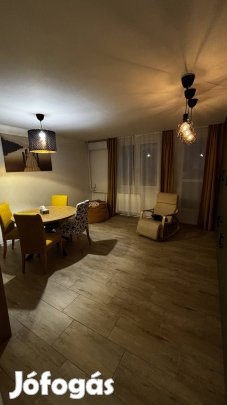 Ajkai felújított 85nm lakás 