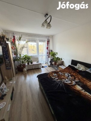 Ajkán eladó Lakás