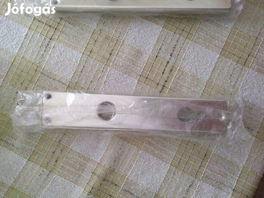 Ajtócím zárcím , takarólemez