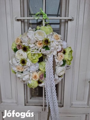 Ajtódisz koszorú hangulatos, valósághű selyemvirágokból és levelekből