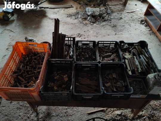 Ajtók + ablakokhoz új és használt tartozékok csak egyben eladó v cs