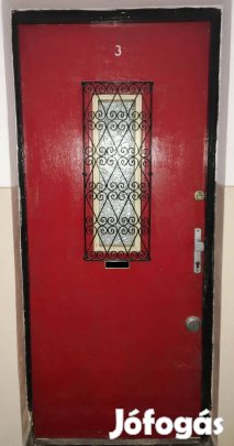 Ajtólap bejárati jobbos 100-as piros, 3 db zárral