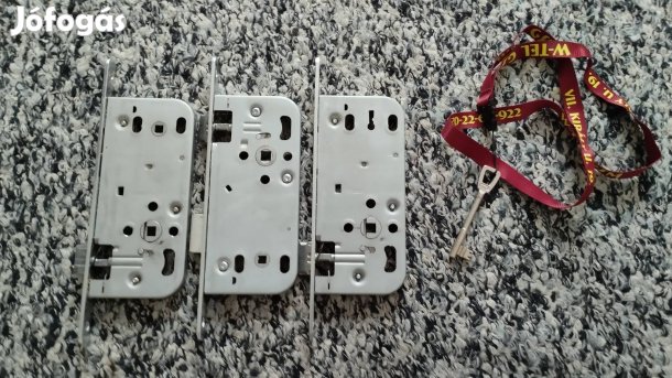 Ajtózár 3 db egyben eladók 