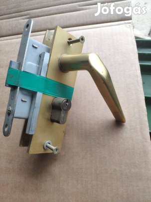 Ajtózár kilinccsel