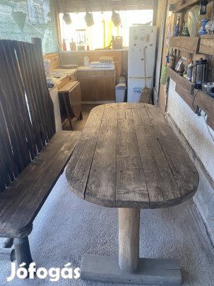 Akác asztal hozzá való paddal