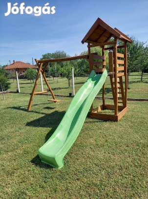 Akác és tölgyfából készült játszóvár