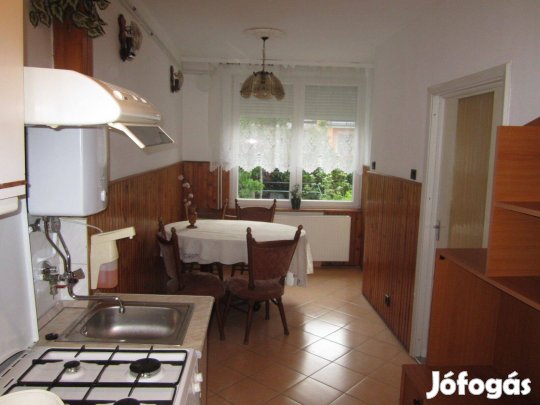Akácfa körúti kertes lakás + garázs