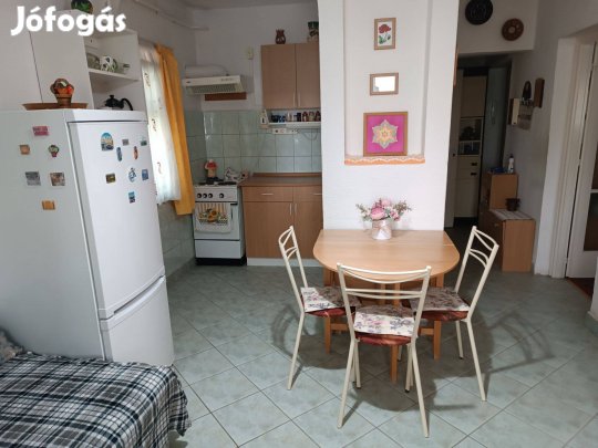 Akadálymentes alagsori lakás Pakson, a Kurcsatov utcában