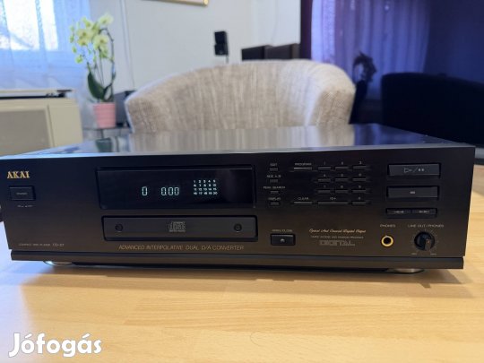 Akai CD-57 lemezjátszó távirányítóval