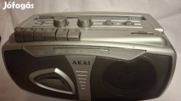 Akai magnós kis táskarádió