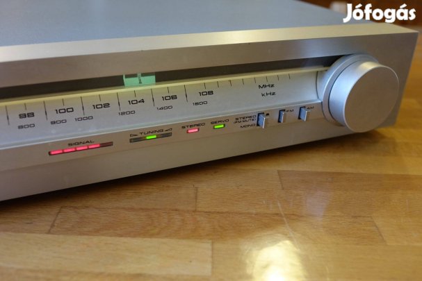 Akai tuner deck at k02