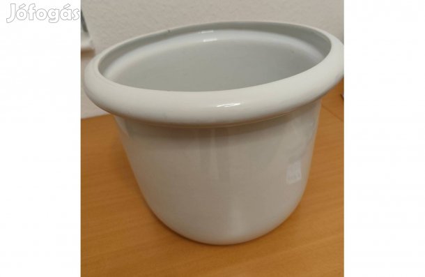 Akár facsemetének is való óriás kaspó