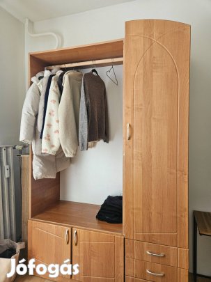 Akasztós, fiókos szekrény