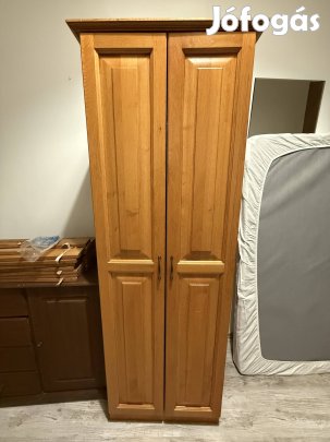 Akasztós szekrény 2db