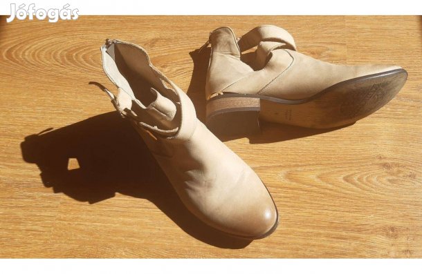 Akció! Olasz, bőrből készült, kényelmes bokacsizma eladó