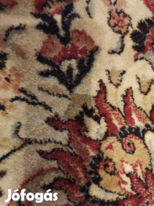 Akciósan eladó egy kézi, selyem perzsa szőnyeg