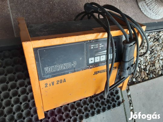 Akkumulátor töltő 24 V ös Jungheinrich