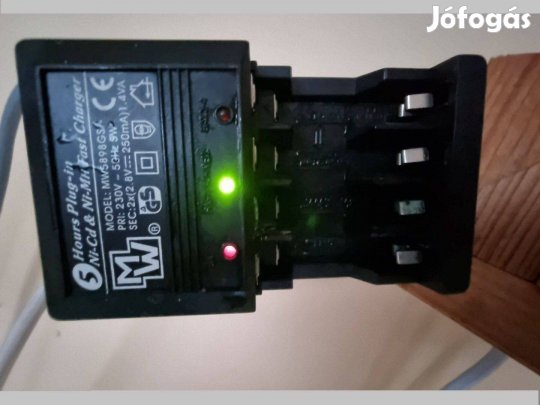 Akkumulátor töltő 4 db Energizer ceruza elemhez akkutöltő