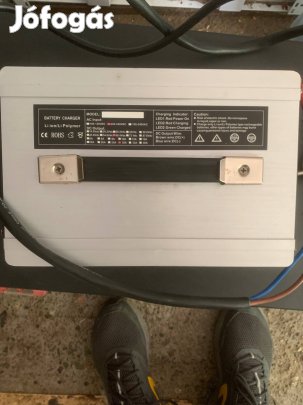 Akkumulátor töltő