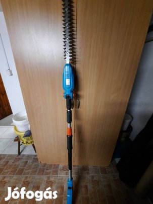 Akkumulátoros sövénynyíró teleszkópos nyéllel