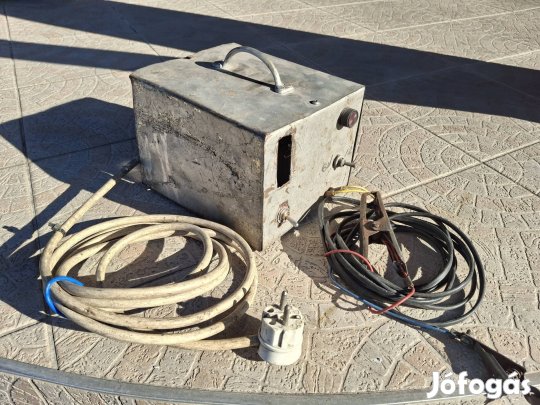 Akkumulátortöltő 6-12 V