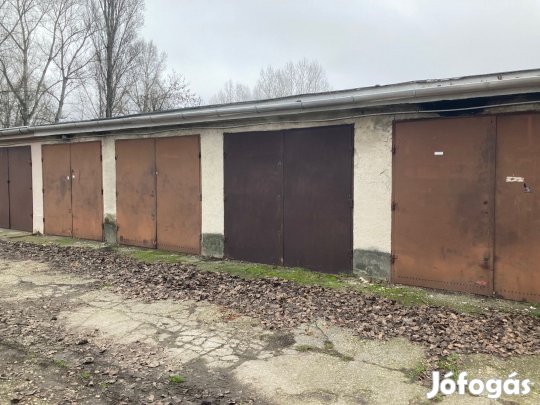 Aknás garázs, áram bevezetve