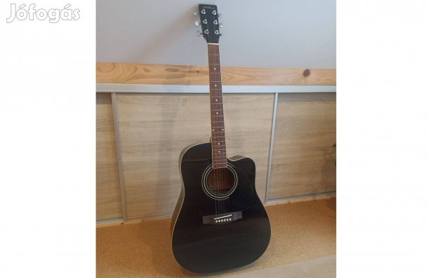 Akusztikus gitár East + hangoló + gitártok + húrok + daloskönyv